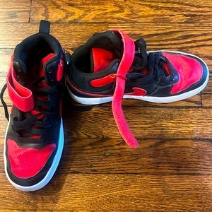 Nike Air Force 1 red/black.